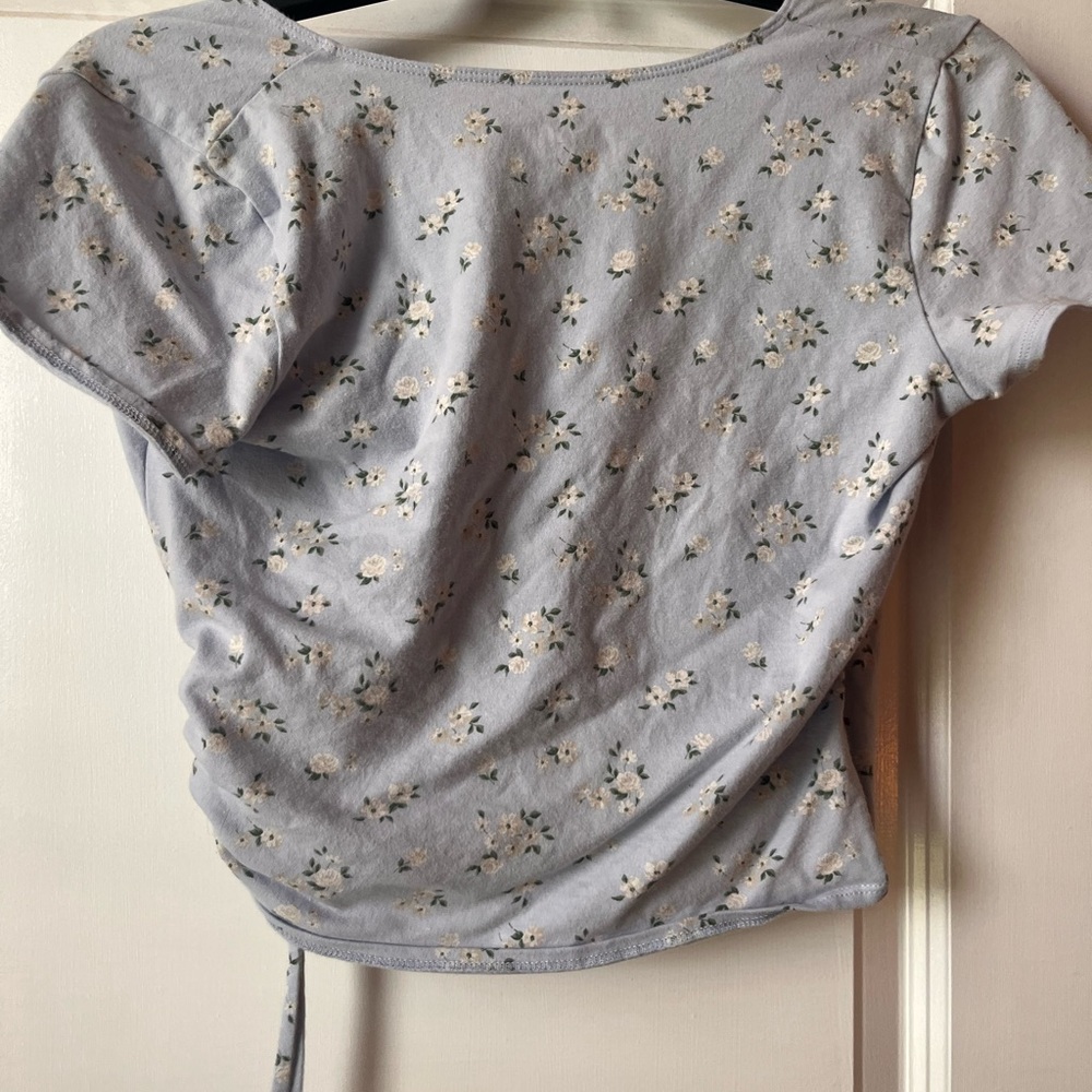 size M Holister CROP TOP - Picture 2 of 3